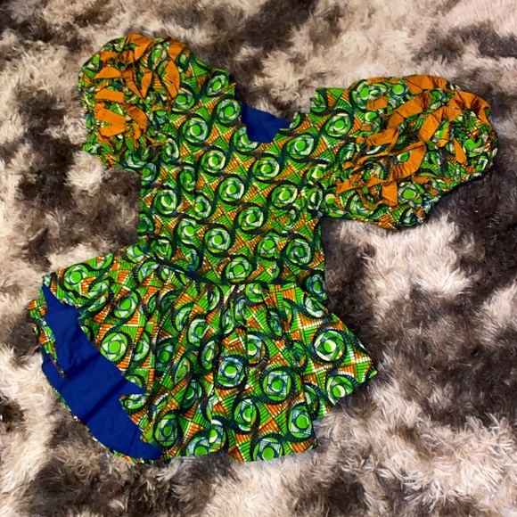 Custom African print, stunning two piece set with belt great condition - Picture 4 of 7